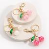 Изысканный брелок-подвеска на сумку из смолы с вишней и брелоком-кольцом с блестками Стильный металлический брелок-подвеска Аксессуар для кошельков