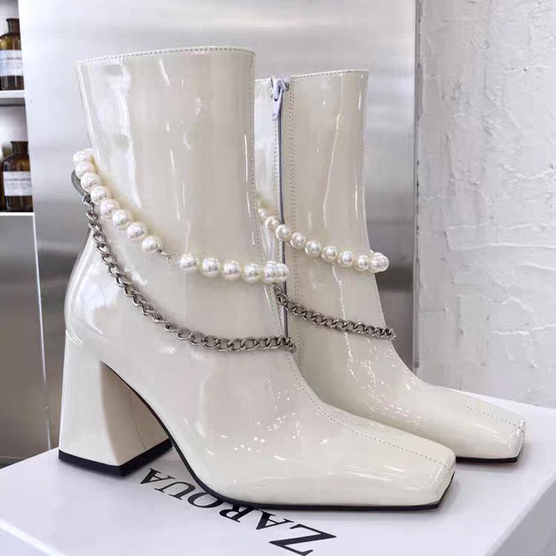 Aphixta 7,5 см Высокий каблук Ботильоны Квадратный носок Роскошная Жемчужная Металлическая Цепь Декор Патентная Кожа Женская Обувь Элегантные Ботильоны