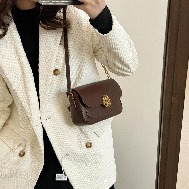 Маленькая квадратная сумка, новый модный тренд зимы, повседневная и модная однотонная сумка через плечо, корейская однотонная женская сумка через плечо, модная