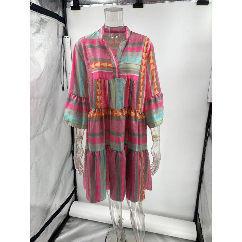 Новое платье с V-образным вырезом и рукавом три четверти