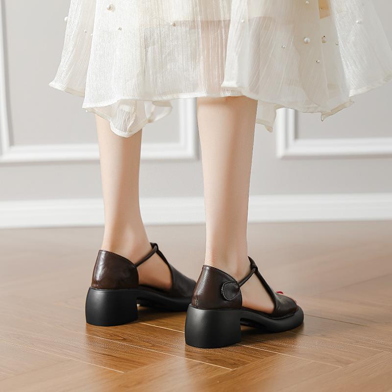 Место!~~ Ретро толстые сандалии на высоком каблуке с открытым носком женские лето 2025 новые маленькие для улицы с юбкой крутые шлепанцы