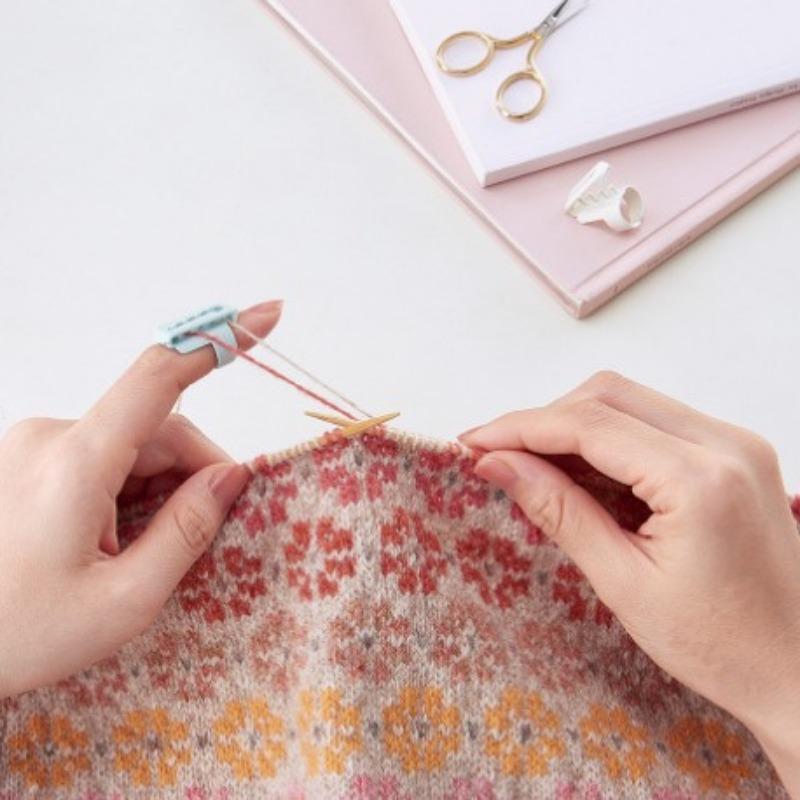 2 шт./набор Разделитель для пальцев Наперсток для вязания Рукоделие Кольцевой тип Инструменты для вязания Напальчник для пряжи Пружинные направляющие Пластиковый наперсток для иглы