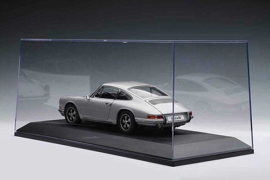 Витрина AUTOart для 118 масштаба x 1 пластиковая Д356 x Ш156 x В153 мм 900019 Готовый продукт