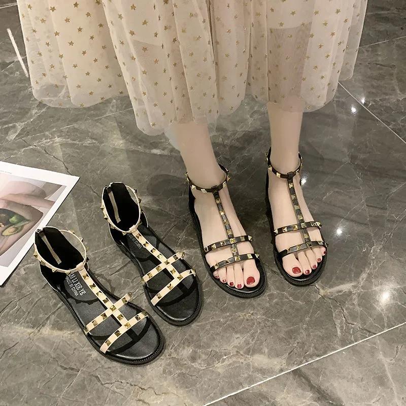 Сандалии женские корейские летние туфли с заклепками модные универсальные римские туфли на плоской подошве сандалии тапочки