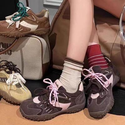 Интернет-знаменитость взрыв толстая подошва ретро моральная тренировочная обувь женская весна 2025 новая мода универсальная повседневная спортивная обувь высокая ценность