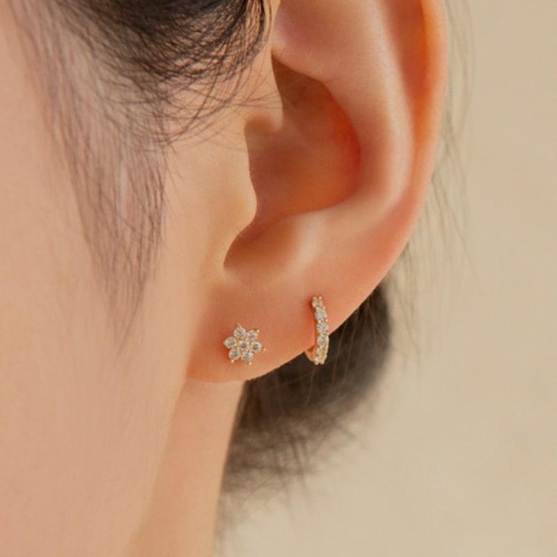 LUNNE 14k Flower 7 Cubic Earrings (14k Gold) A04