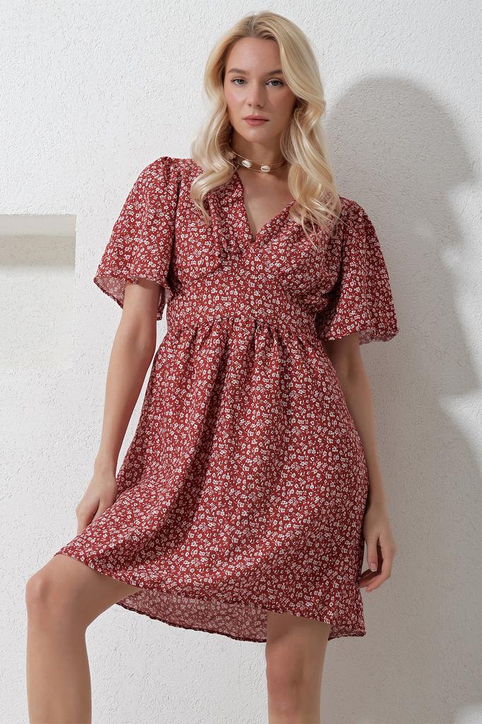 Женское платье, новый сезон, модное черное тканое платье с v-образным вырезом и короткими рукавами, юбка с цветочным узором и воланами