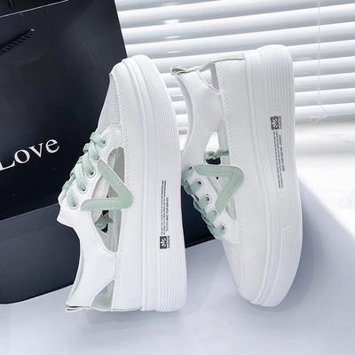 Полые и дышащие сандалии-мешки женские летние 2025 новые туфли-кроссовки с толстой подошвой из тонкой сетки повседневные спортивные маленькие белые туфли