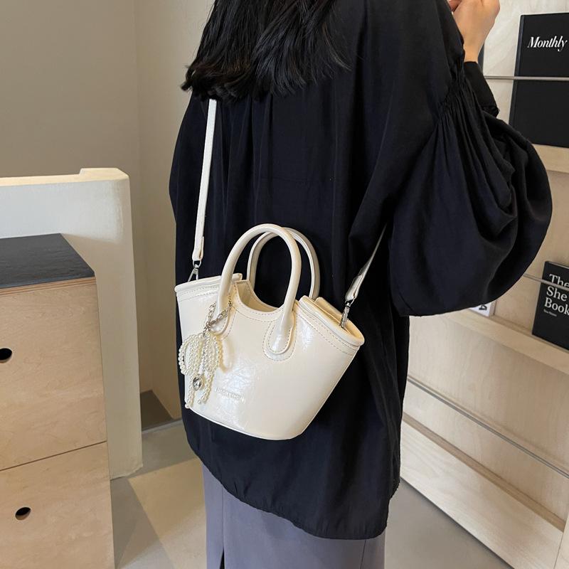 Сумка женская 2025 новая сумка-мессенджер модный нишевый дизайн летняя портативная сумка-ведро рабочая маленькая сумка