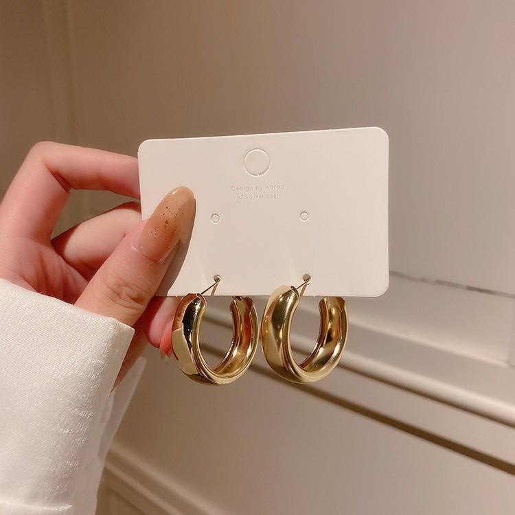 Silver Needle Style Circle Earrings - Simple Korean Metal Design, All-Match Earrings for a Celebrity Look.