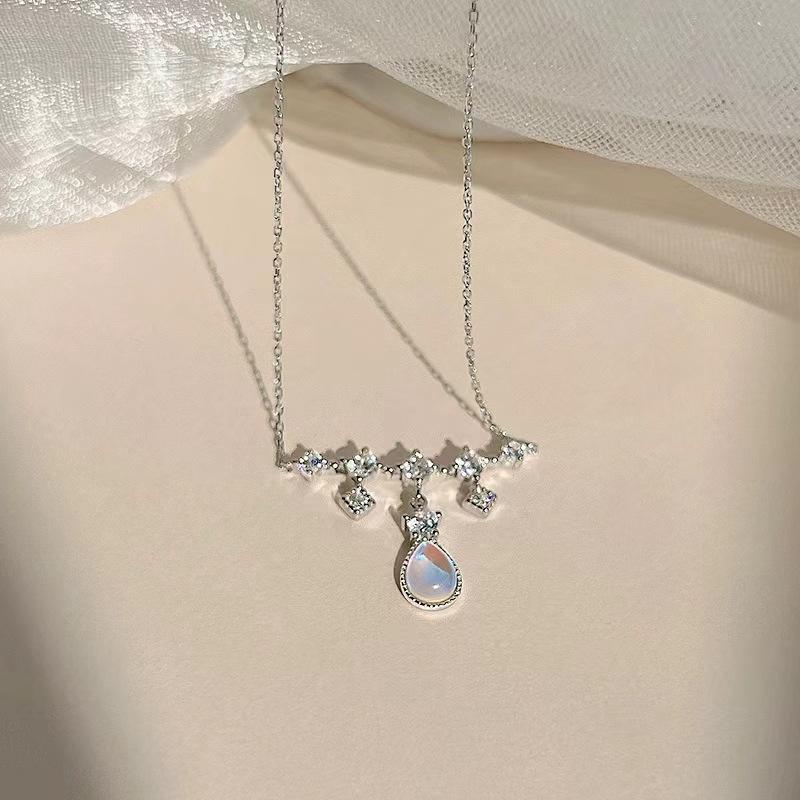 Fashionable and High-end Beauty Tear Necklace, New Popular Trend, Light Luxury, Niche Pendant, Collarbone Chain