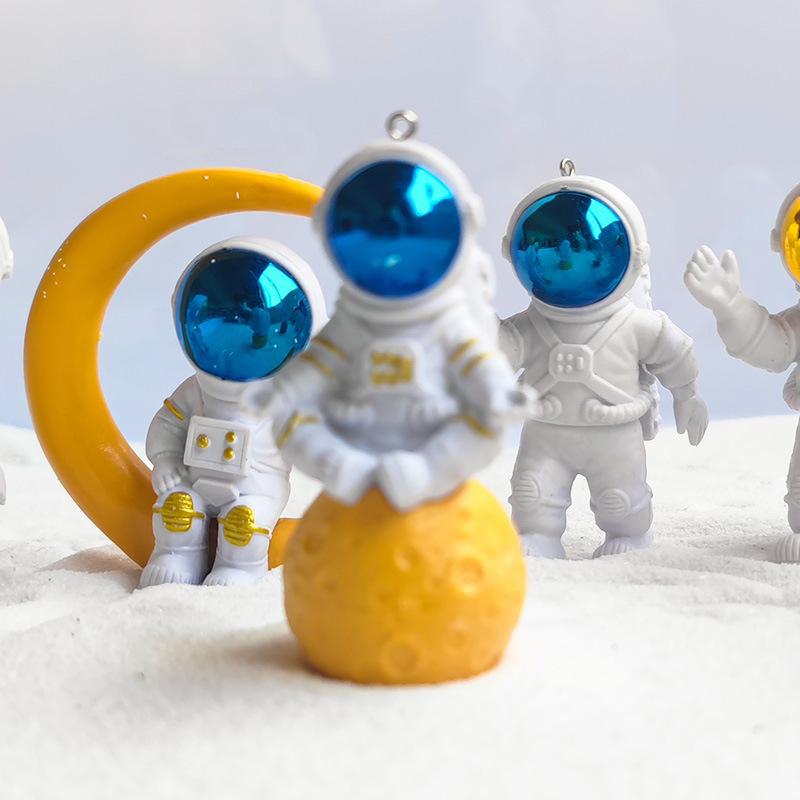 Golden Blue Astronaut Moon Ornament: Creative Space-Themed Decoration and Graduation Gift