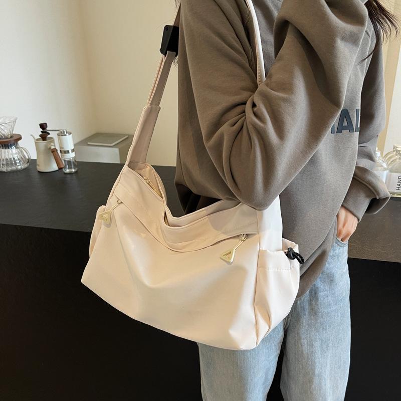 New Temperament and Fashionable Design One Shoulder Crossbody Fashionable Solid Color Retro Fresh Underarm Texture Tote Bag