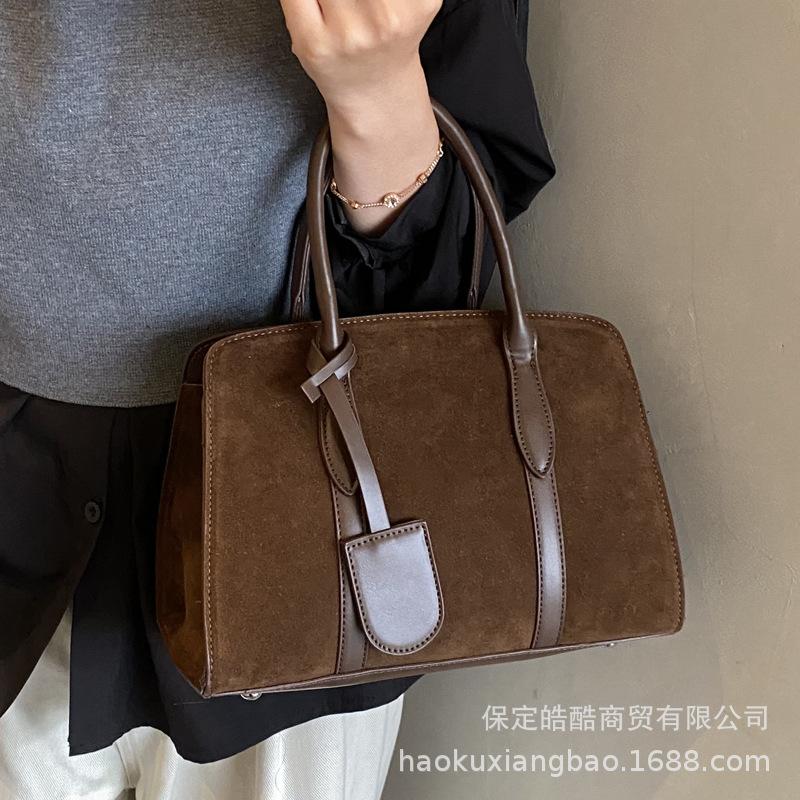 Замшевая сумка женская большой вместимости 2025 новая осень и зима нишевая на плечо сумка-мессенджер ретро портативная сумка-тоут